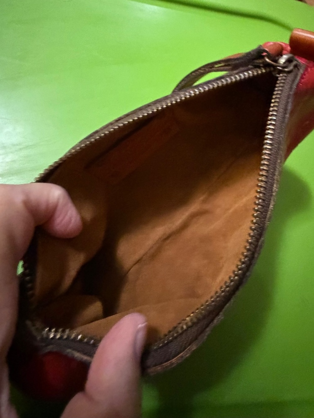Genuine leather, tooled Accessories bag, - Picture 8 of 9